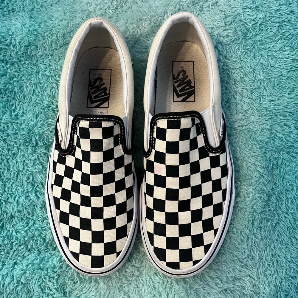 Checkered Slip On Vans 🖤